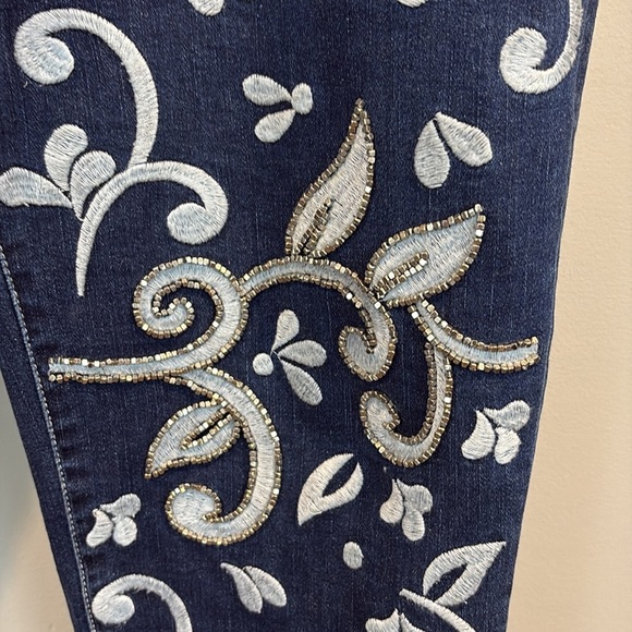 Chico's So Slimming Embroidered Beaded Girlfriend Ankle Jeans Size 2.5/Large - Picture 5 of 10